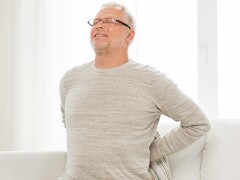 男人小腹墜脹是怎么回事？男性小腹痛多由前列腺炎引起