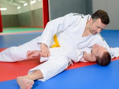 腰椎間盤突出癥者可以怎樣鍛煉？腰間盤突出的治療方法是什么？