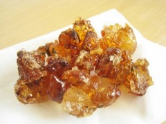 桃膠的功效與作用，桃膠的圖片，桃膠用法及注意事項